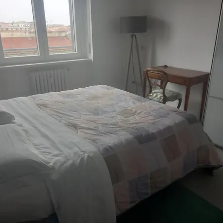 HOME SUITE HOME Porta romana Ssubway to ICE HOCKEY venue S-GIULIA FREE PARKING GARAGE - CON PARCHEGGIO INCLUSO nuovo con 2 camere da letto e due bagni - new apartament with 2 bdrooms 2 bathrooms- jellow SUBWAY METRO gialla Porta Romana 3 stops to Duo-3